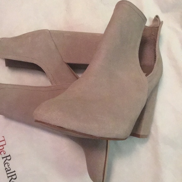 Suede Steve Madden “Naomi” Booties - Picture 4 of 5